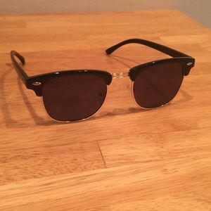 Sunglasses in GREAT condition!